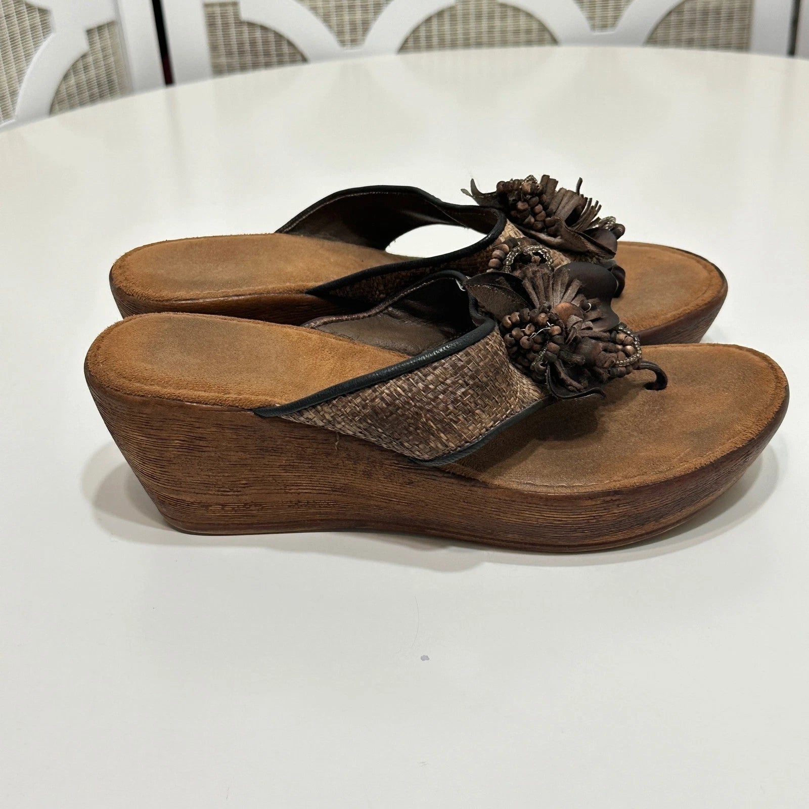 Floral Appliqué Wedge Sandals Women's 7* Made in Italy Thongs Brown Slides Artsy