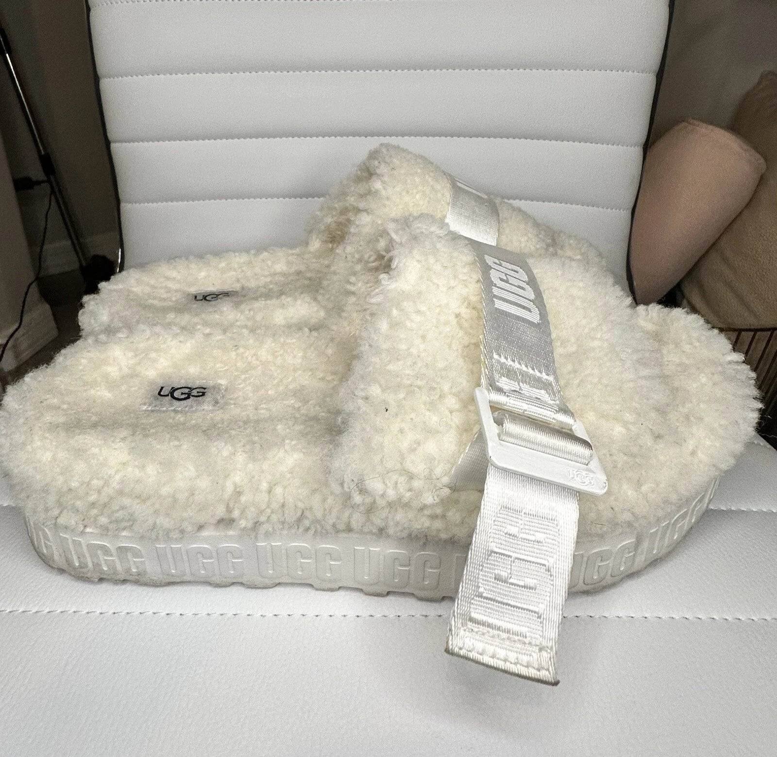 UGG FLUFFITA Cream WOMEN'S SANDALS STYLE # 1113475 US SIZE 9