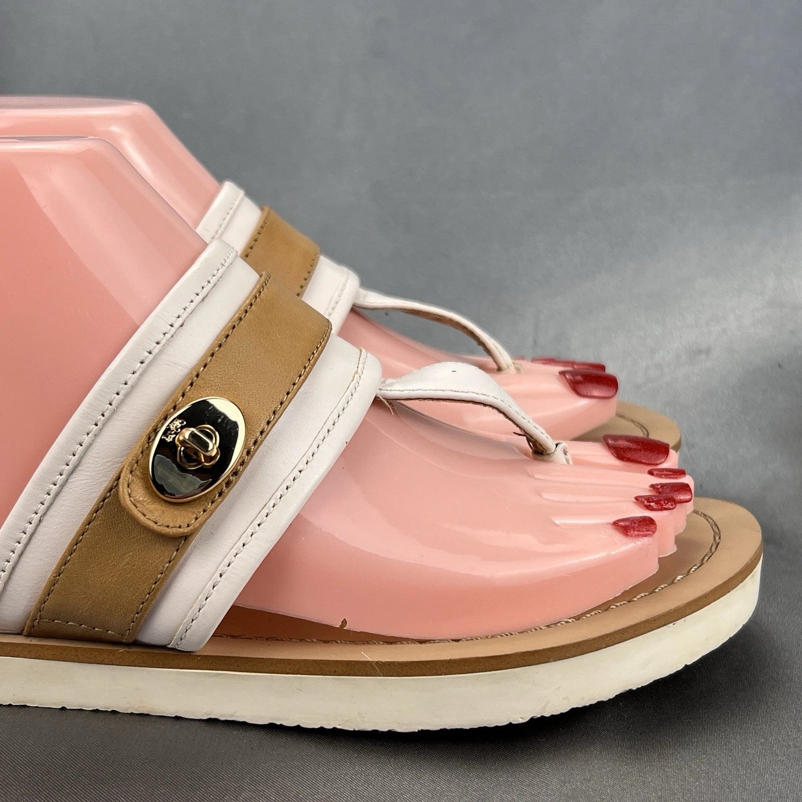 COACH Eileen Turn-lock Slide Sandals Women's 6 B Thong Cream Tan Summer Vacation