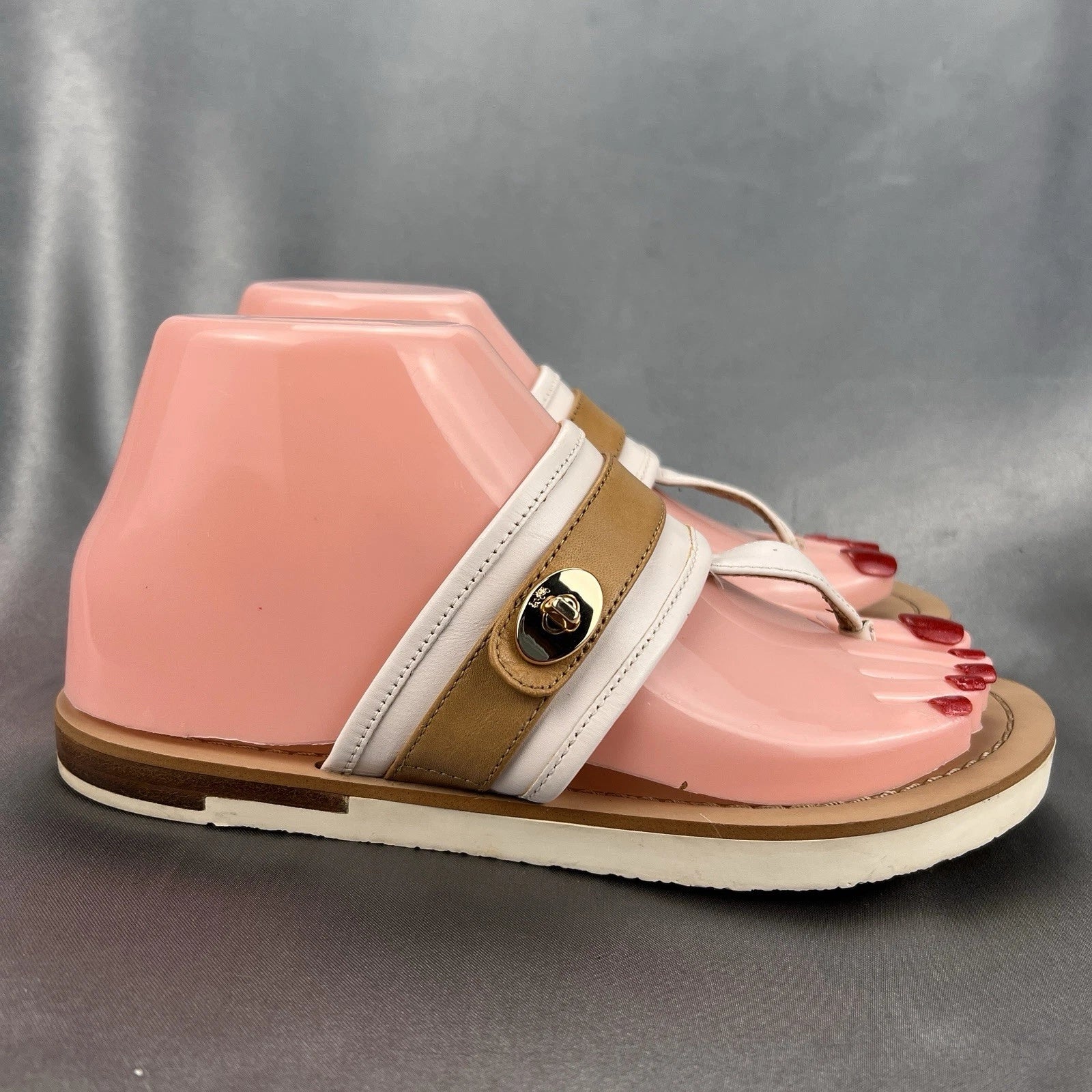 COACH Eileen Turn-lock Slide Sandals Women's 6 B Thong Cream Tan Summer Vacation