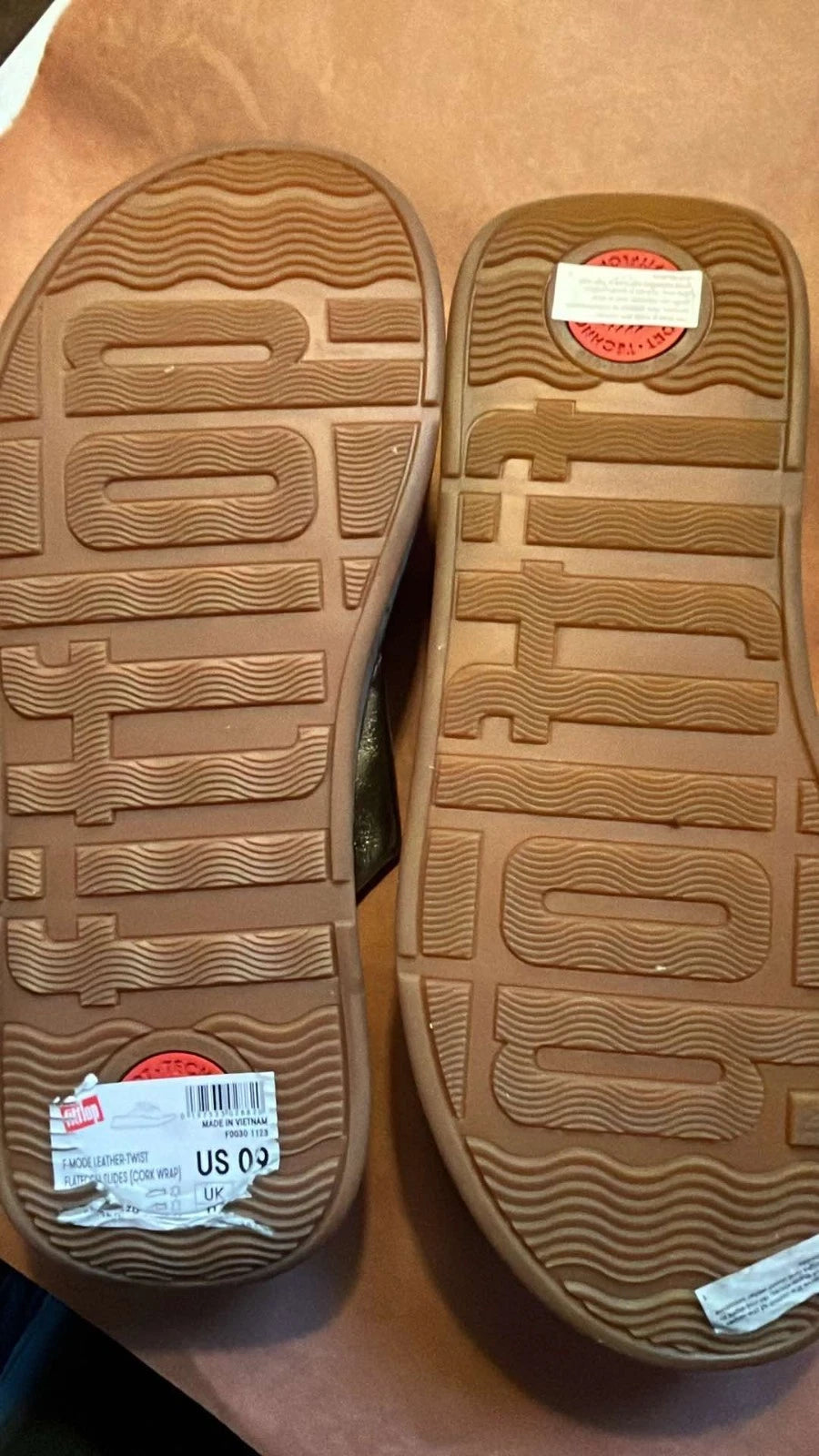 FitFlop Leather Twist Silver Cork Sandals SZ 9 BBQ Summer Parties Comfort Style