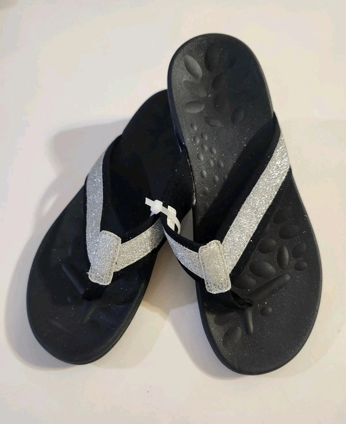 NEW! VIONICA STYLE sz 8 (38) ORTHO SILVER SPARKLE ON BLACK THONG SANDALS  SLIDES