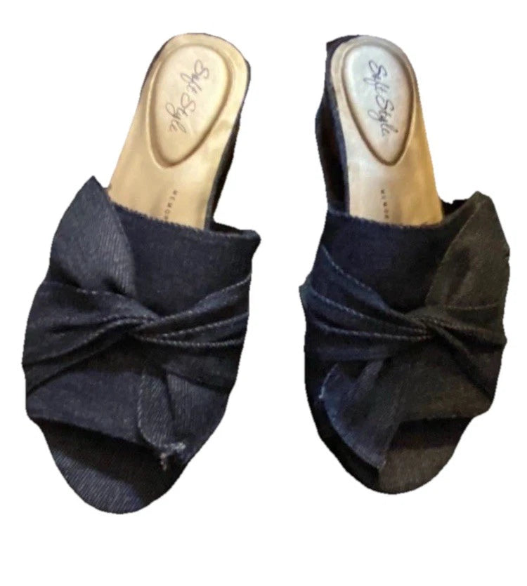 5.5 Hush Puppies Soft Style , Memory Foam, Denim Slip On Sandals. Low Heel