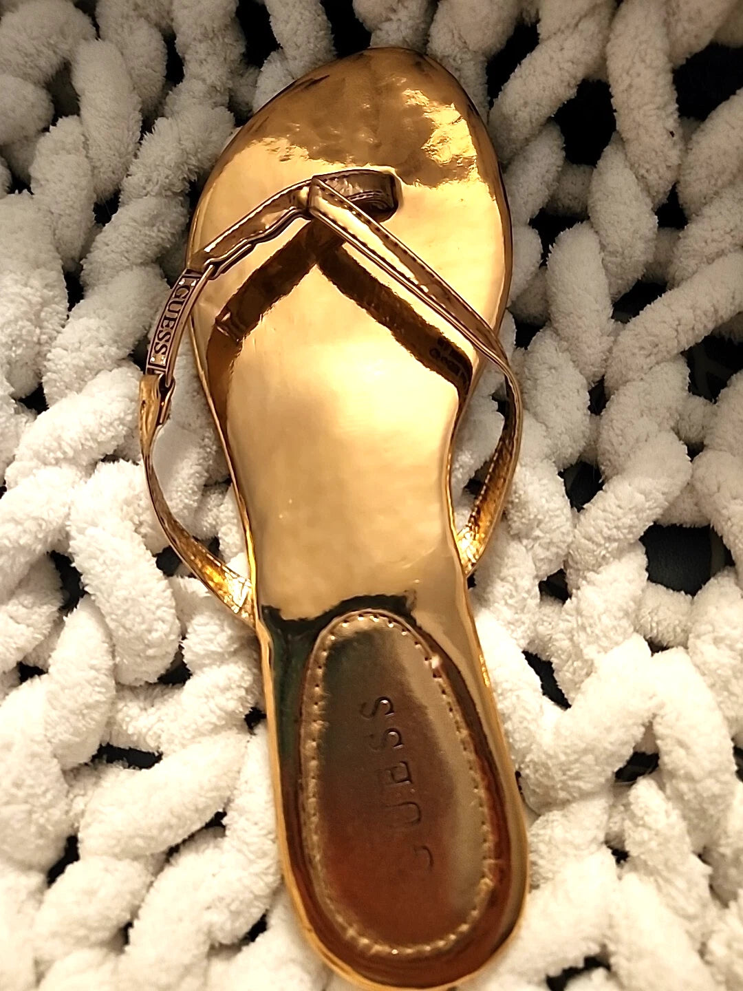 GUESS Sandals Gold Flip Flop Thong Style 8M Rhinestone Bling Dressy Or Casual