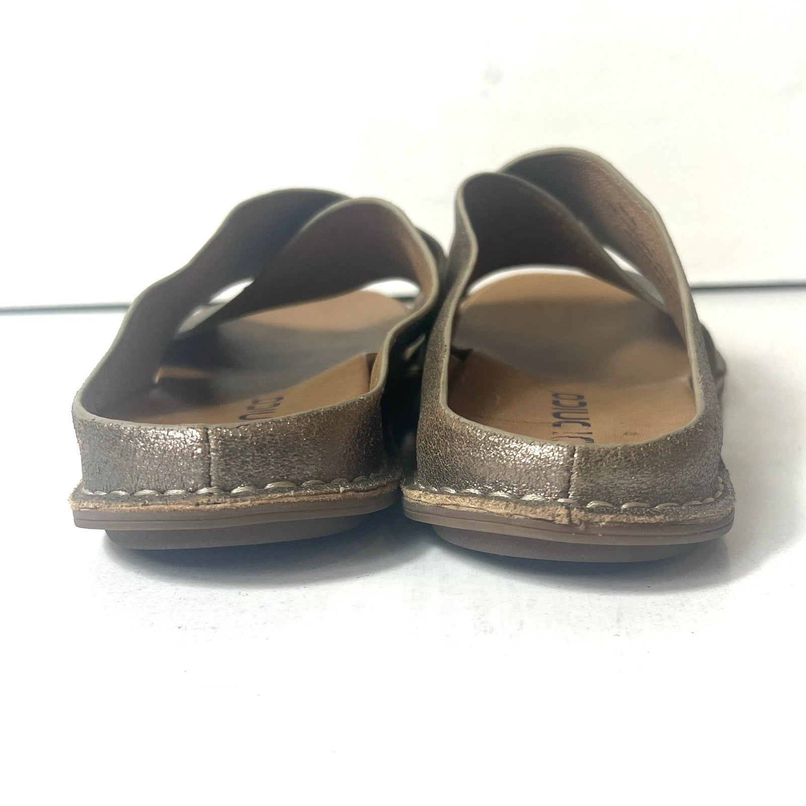 Bionica Womens 9.5M Gold Leather Cross Straps Slide Summer Casual Sandal Slip On