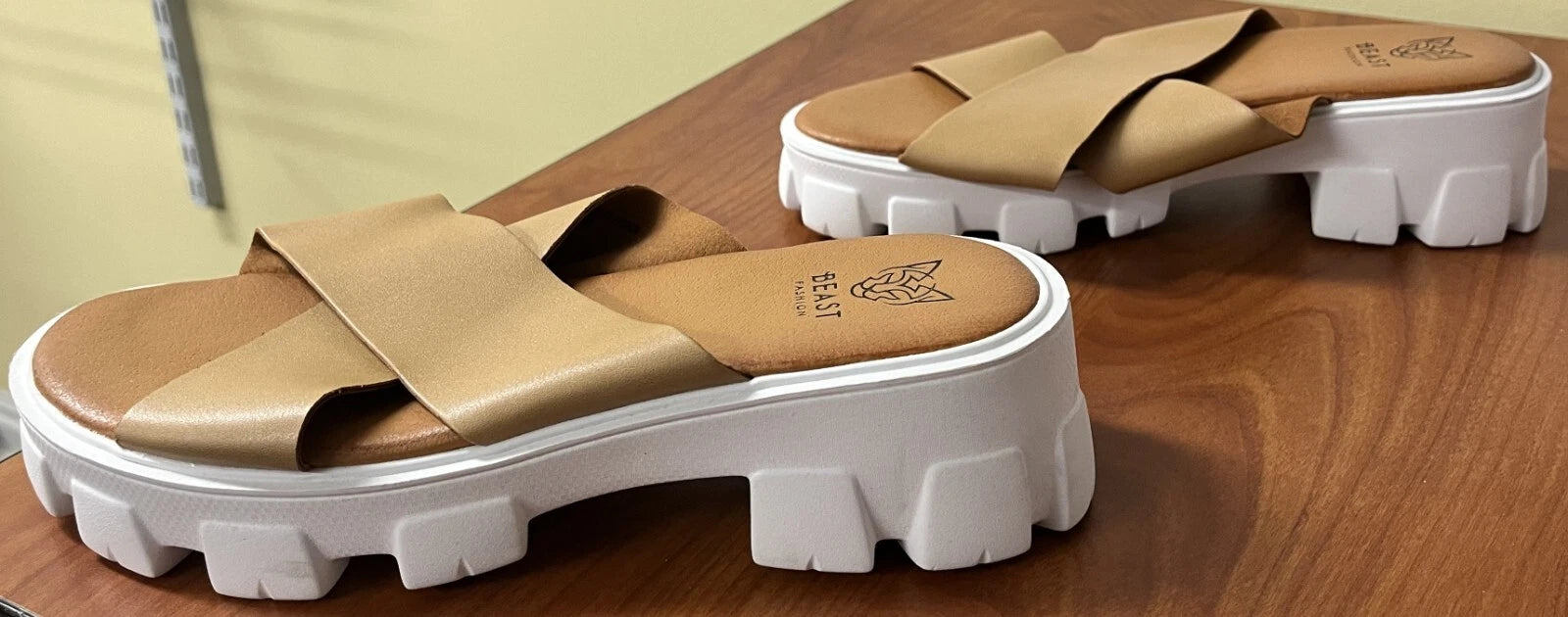 Beast Fashion Brown White Slip On Crossed Strap Sandal Womens Size 8 New