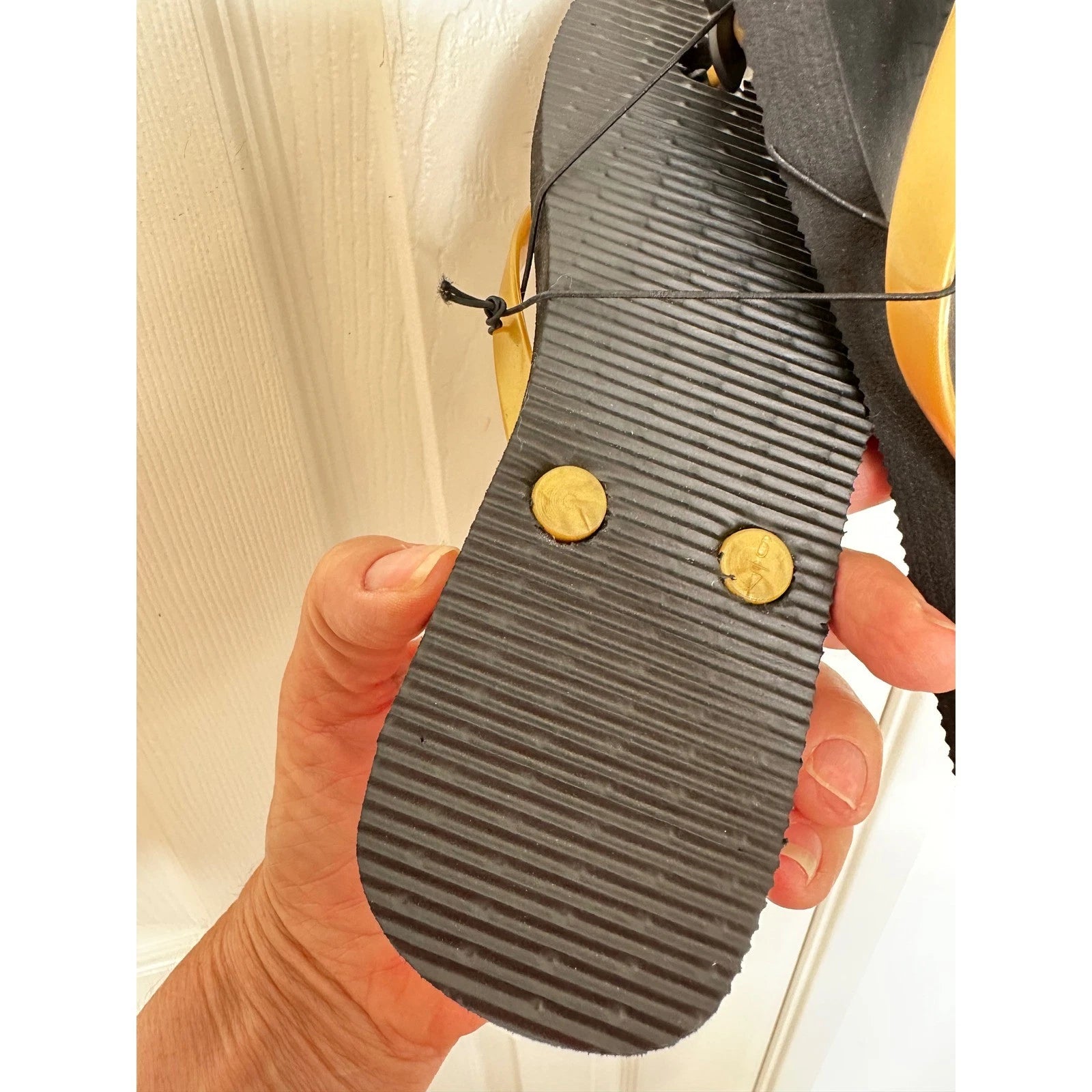 NEW INC International Concepts Black Feather Thong Sandals Womens Size 6/7