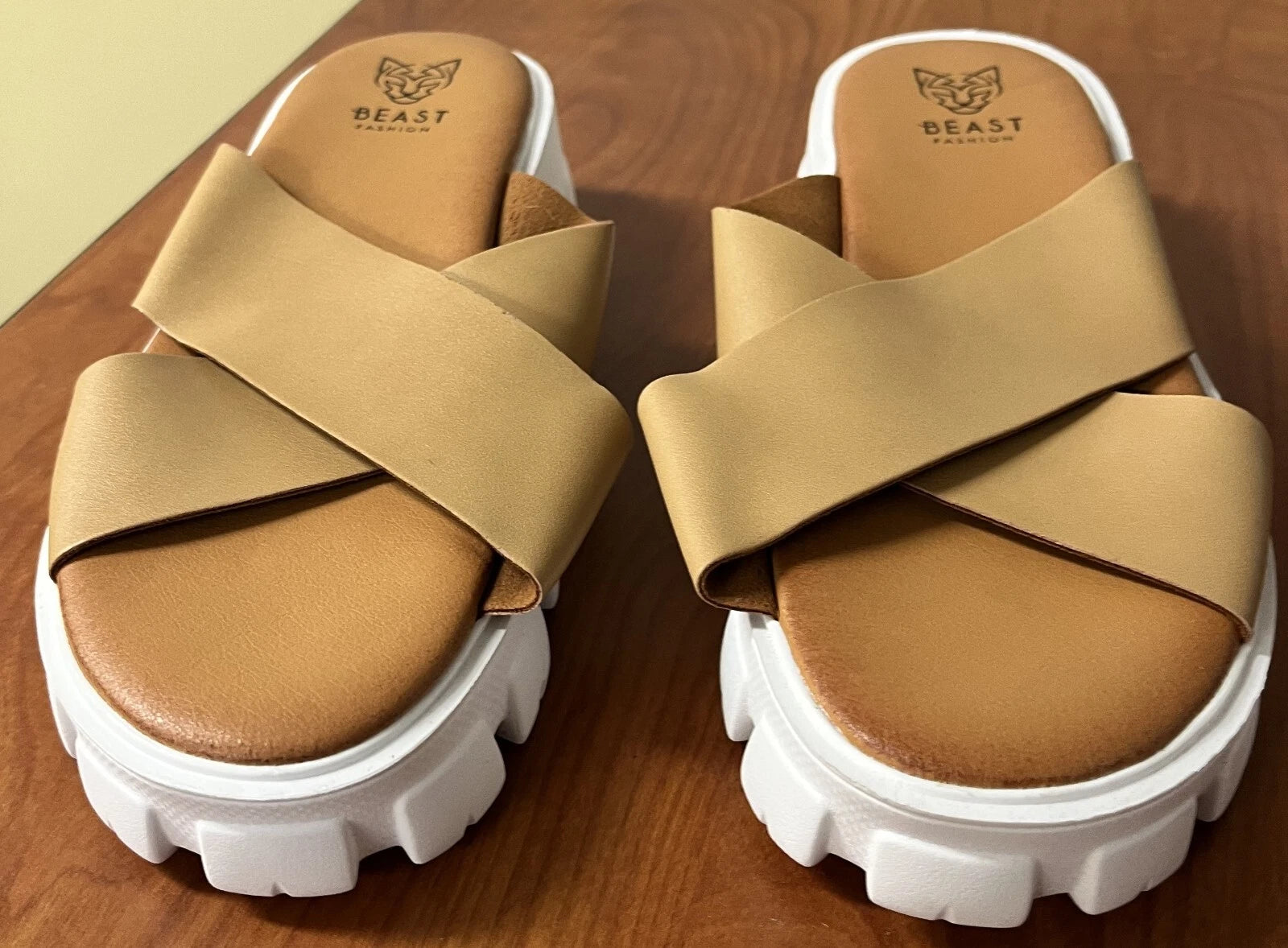 Beast Fashion Brown White Slip On Crossed Strap Sandal Womens Size 8 New