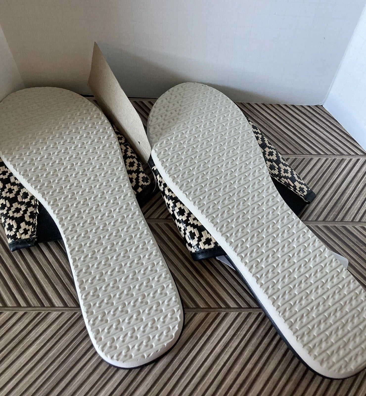 NEW Billabong Woven Raffa Sandals ~ Boho Style Black & Off-White Pattern Sz 10