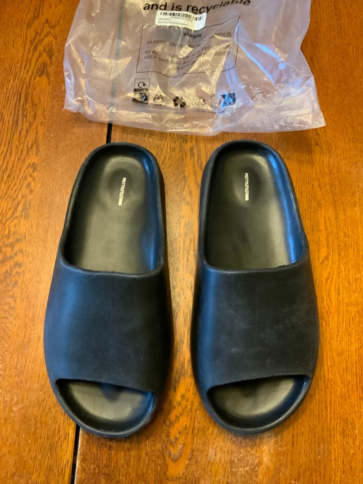 PrettyLittleThing Women's Black Rubber Ribbed Sole Slides, Style# CMP4736, Sz 8