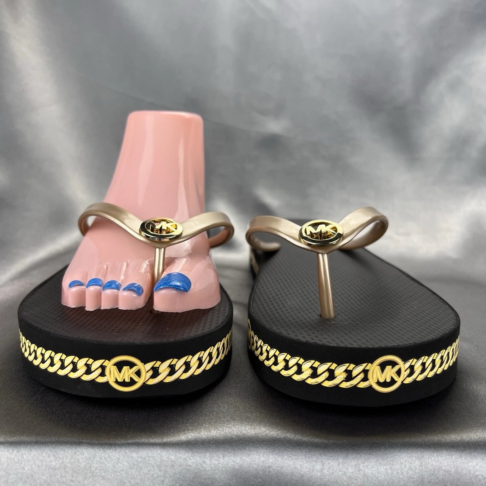 Michael Kors Logo Flip Flops Womens 10 Fashion Sandals Black/Gold RX24D MK Shoes