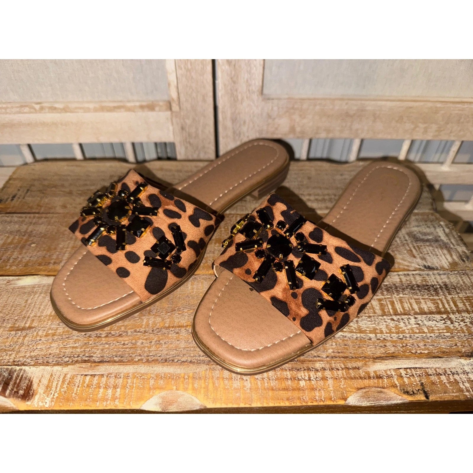 Comfort Est 1946 Leopard Jeweled Embellished Slide Sandals Fashion Shoes Size 7
