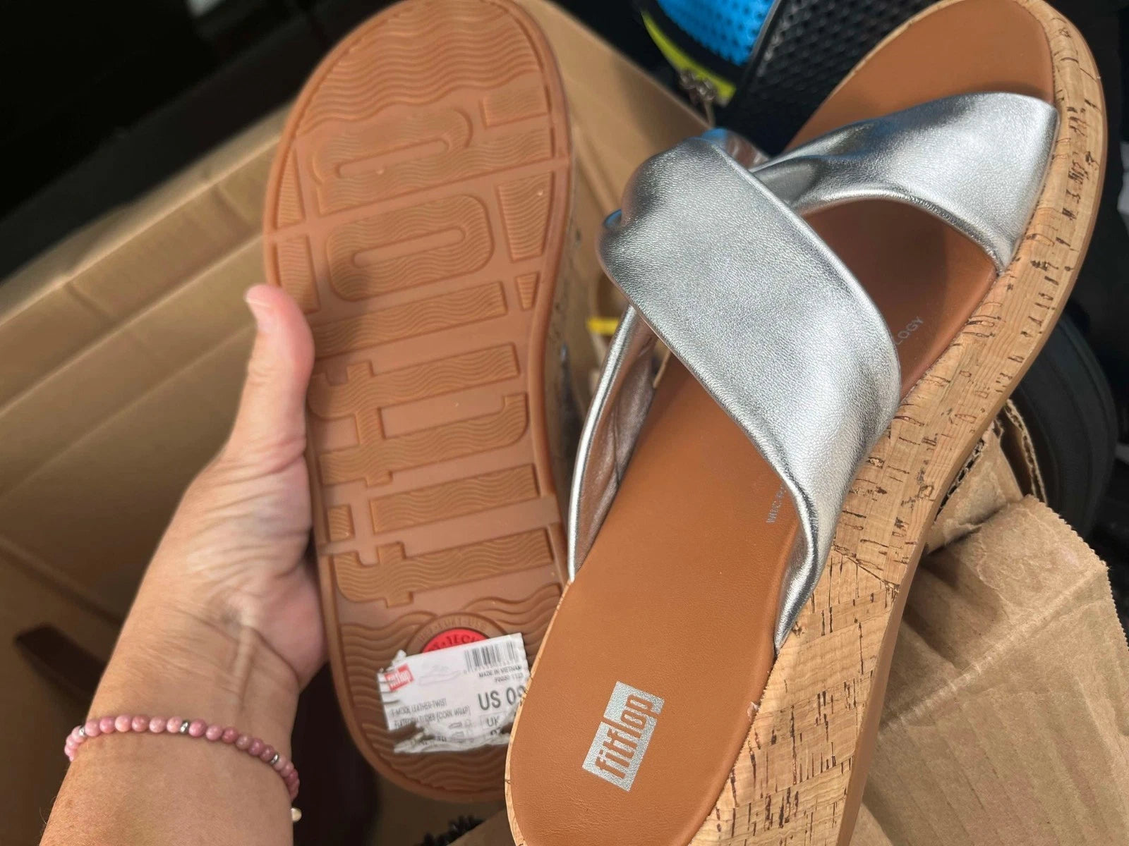 FitFlop Leather Twist Silver Cork Sandals SZ 9 BBQ Summer Parties Comfort Style