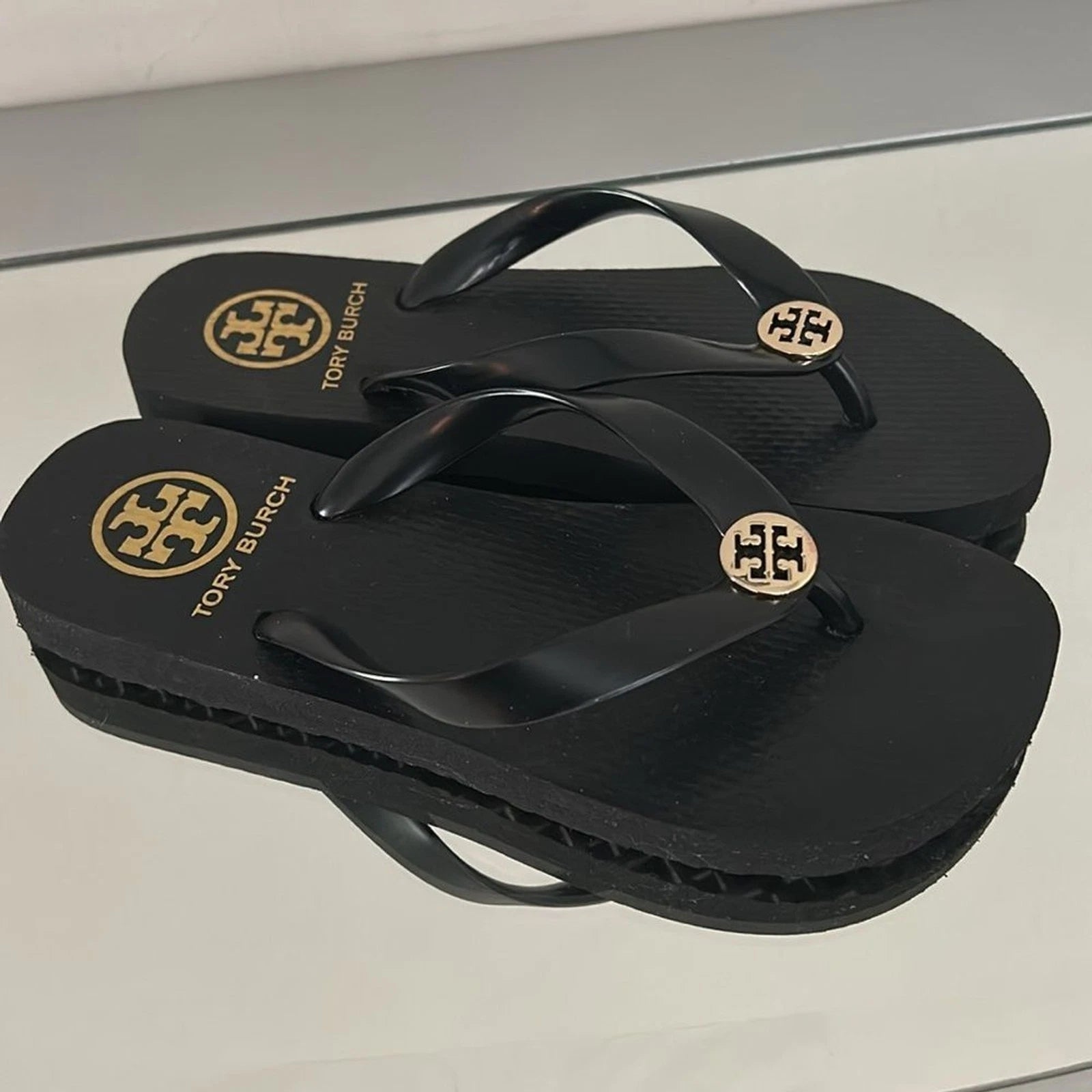 TORY BURCH Perfect Black Flip Flops Thong Logo Women’s Size 5