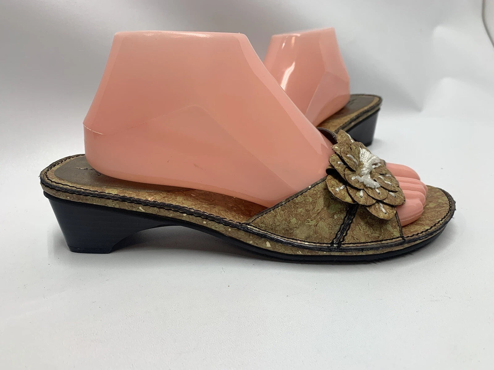 Soft Style Hush Puppies Women's 9M Block Heel Slip-on Slide Sandal