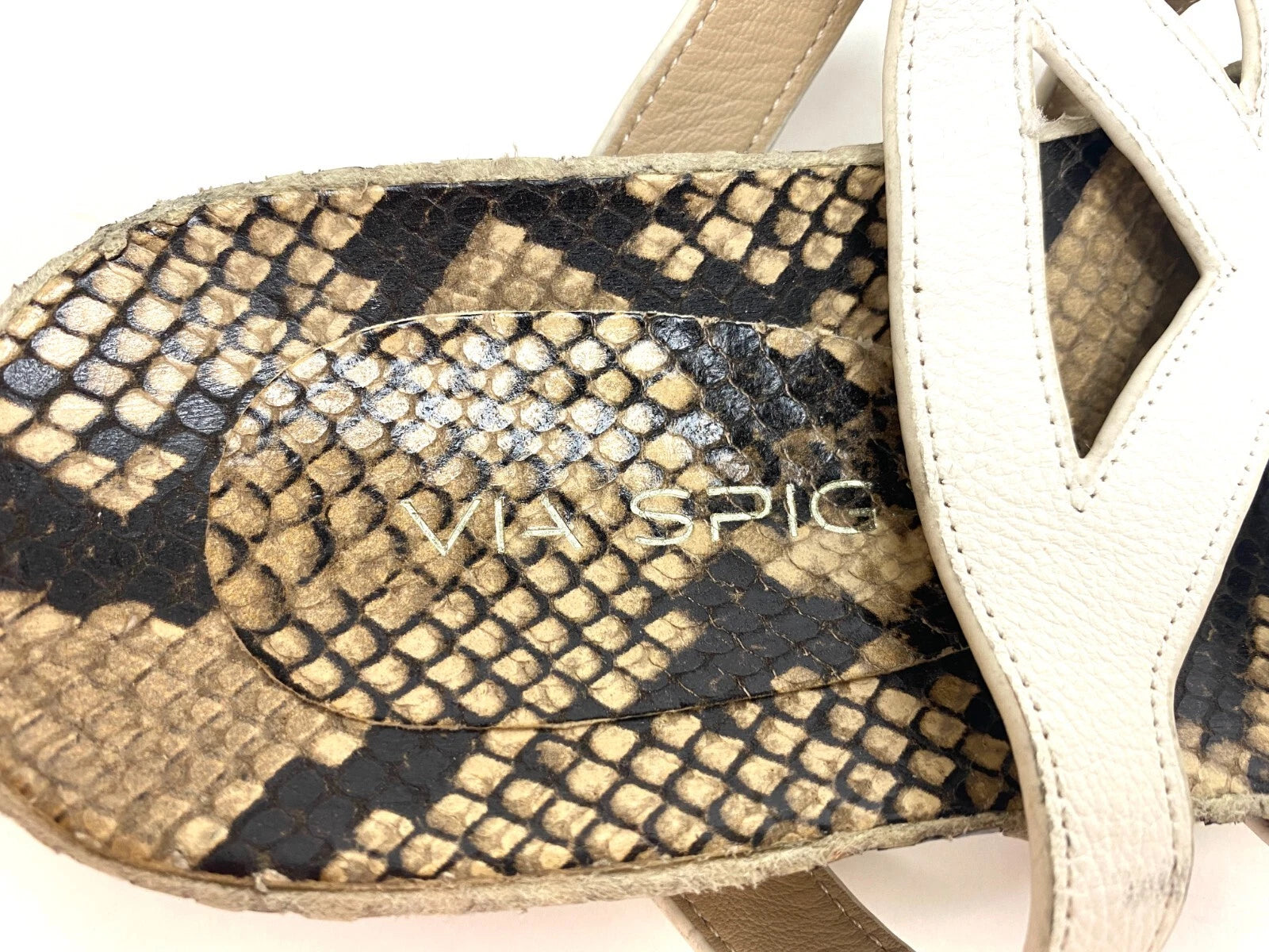VIA SPIGA Soft Pebbled Bohemian Fashion Snake Skin Print Strappy Flat Sandal 7