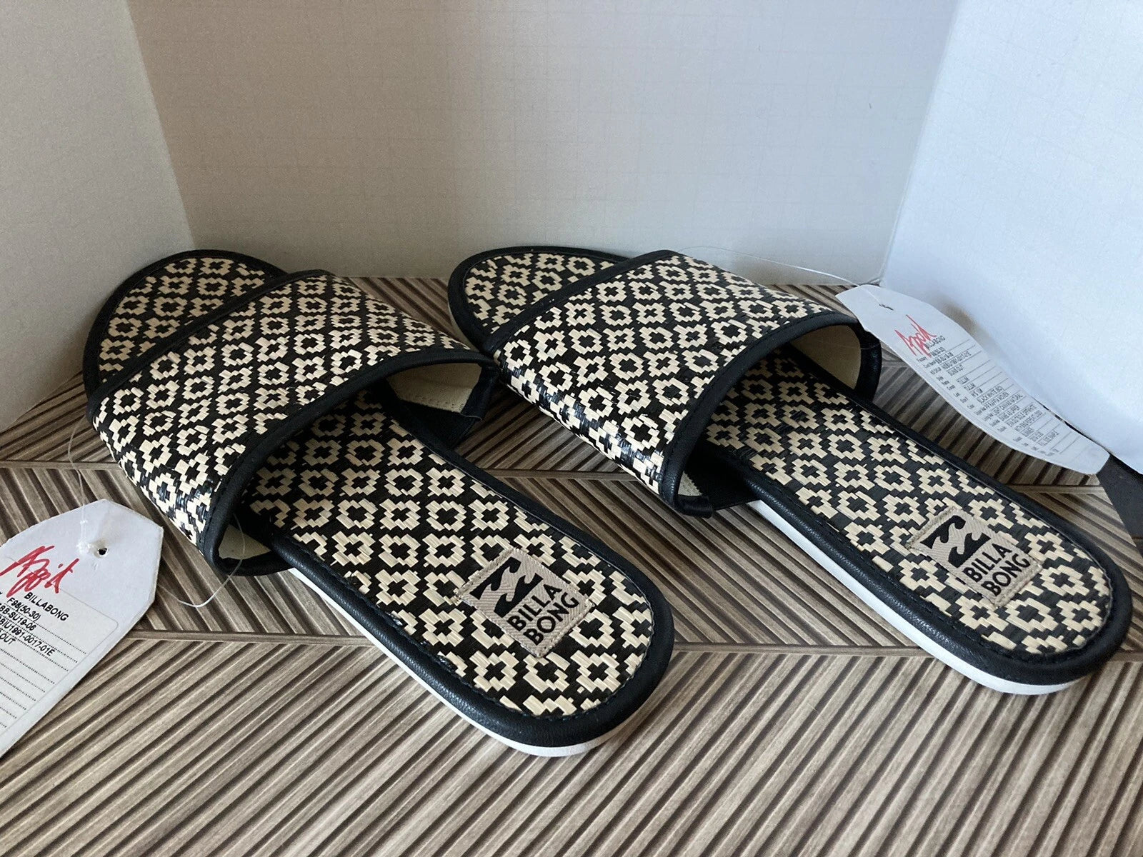 NEW Billabong Woven Raffa Sandals ~ Boho Style Black & Off-White Pattern Sz 10