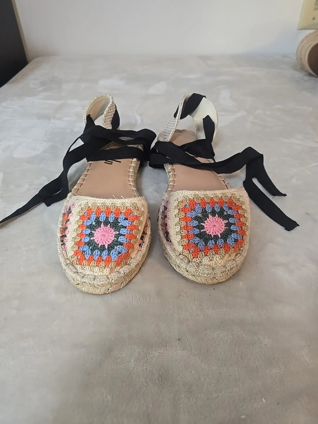 Size 6 Women's Fashionable Lace-up Sandals Size 6 Crocheted Granny Square