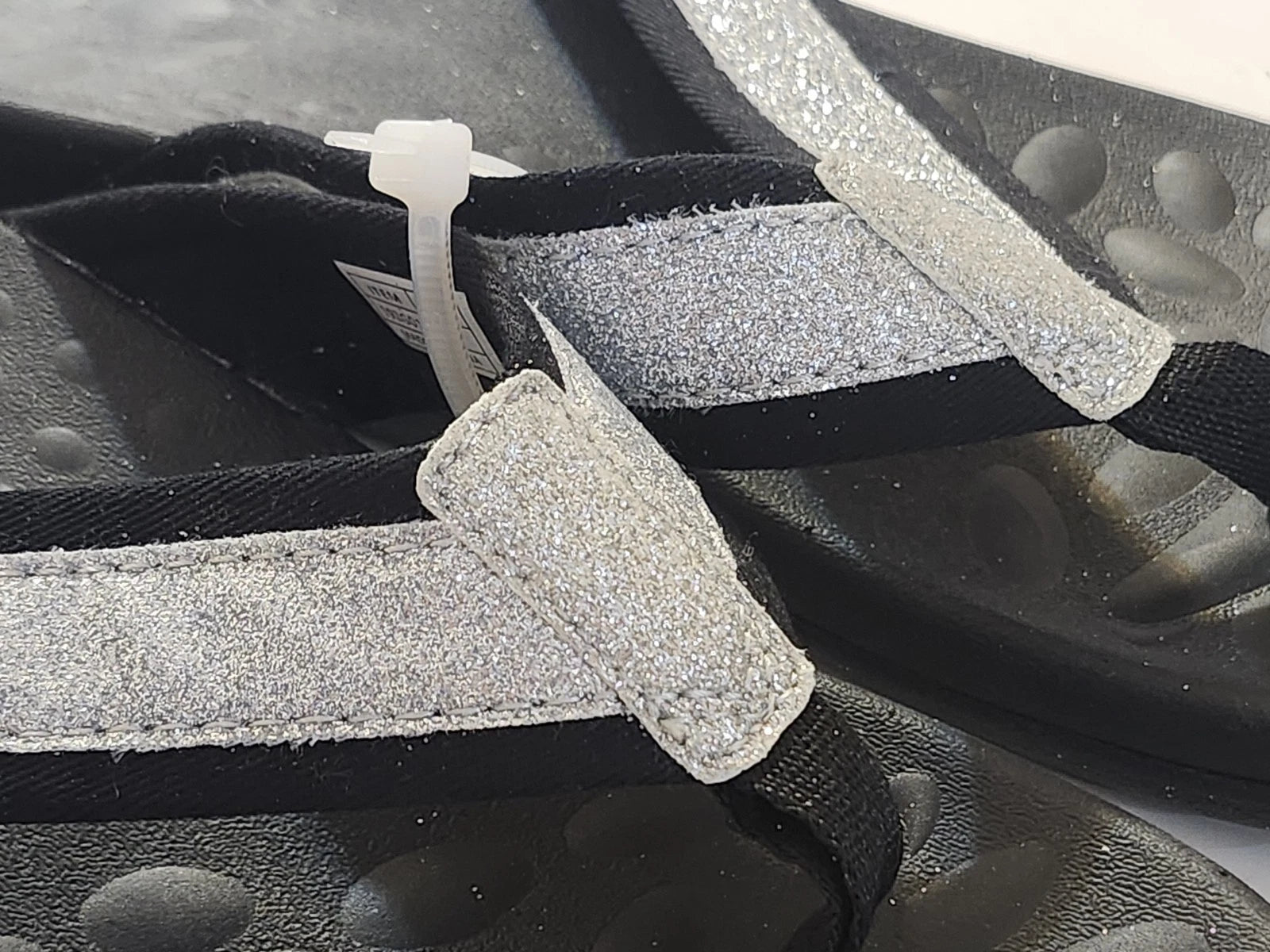 NEW! VIONICA STYLE sz 8 (38) ORTHO SILVER SPARKLE ON BLACK THONG SANDALS  SLIDES