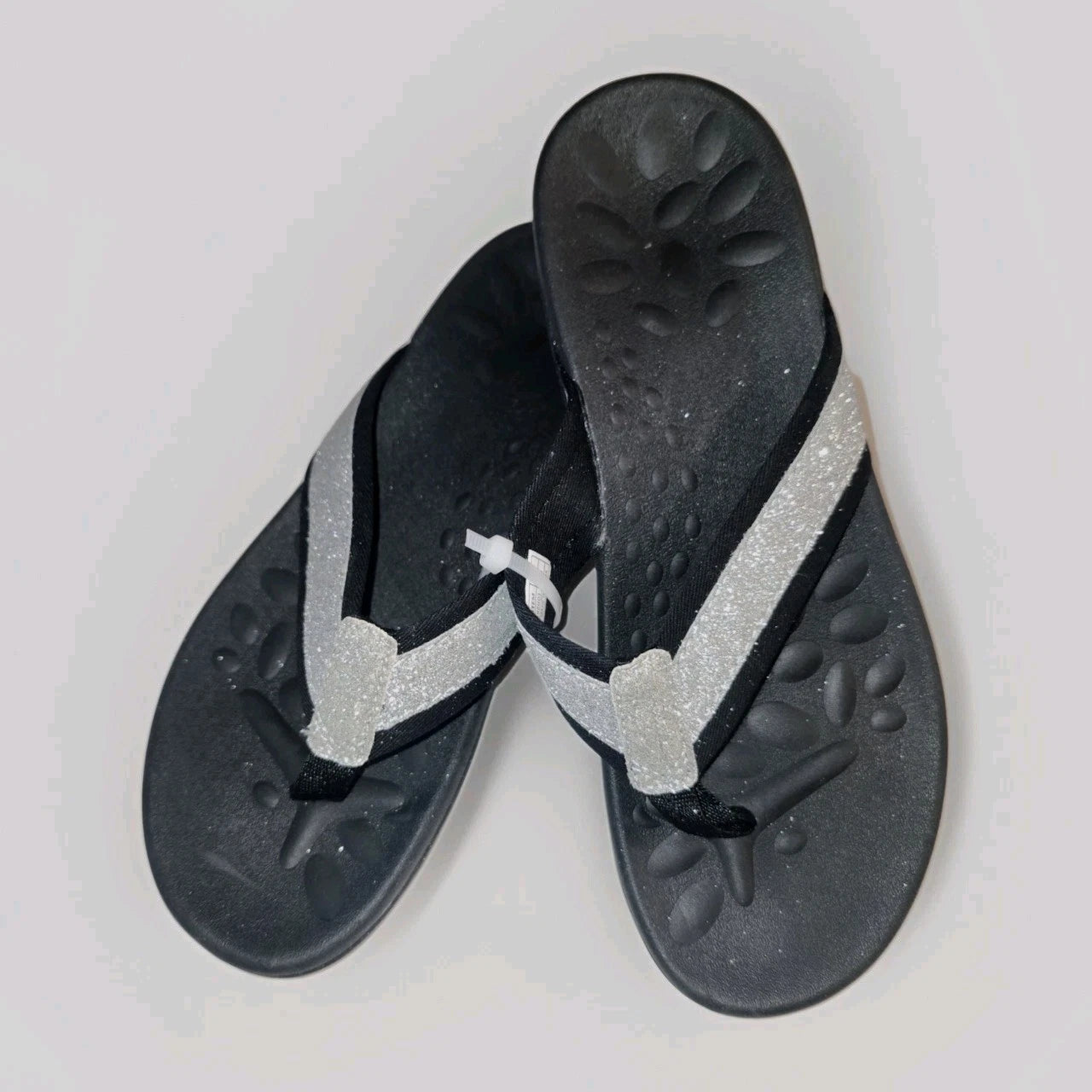 NEW! VIONICA STYLE sz 8 (38) ORTHO SILVER SPARKLE ON BLACK THONG SANDALS  SLIDES