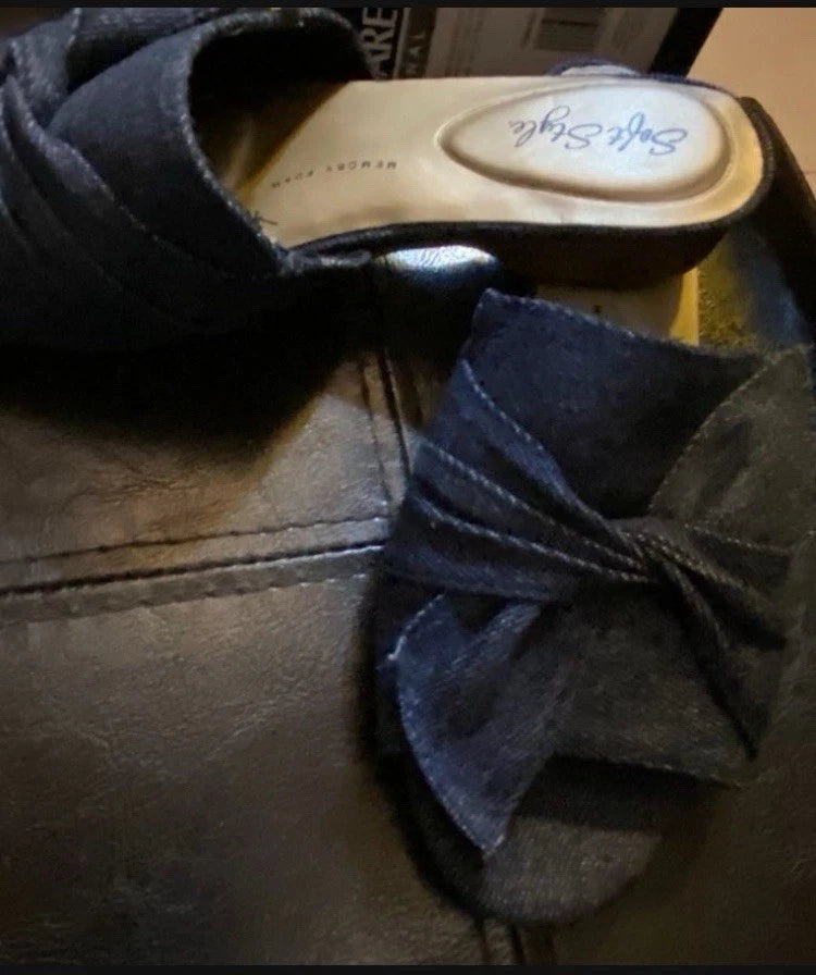 5.5 Hush Puppies Soft Style , Memory Foam, Denim Slip On Sandals. Low Heel