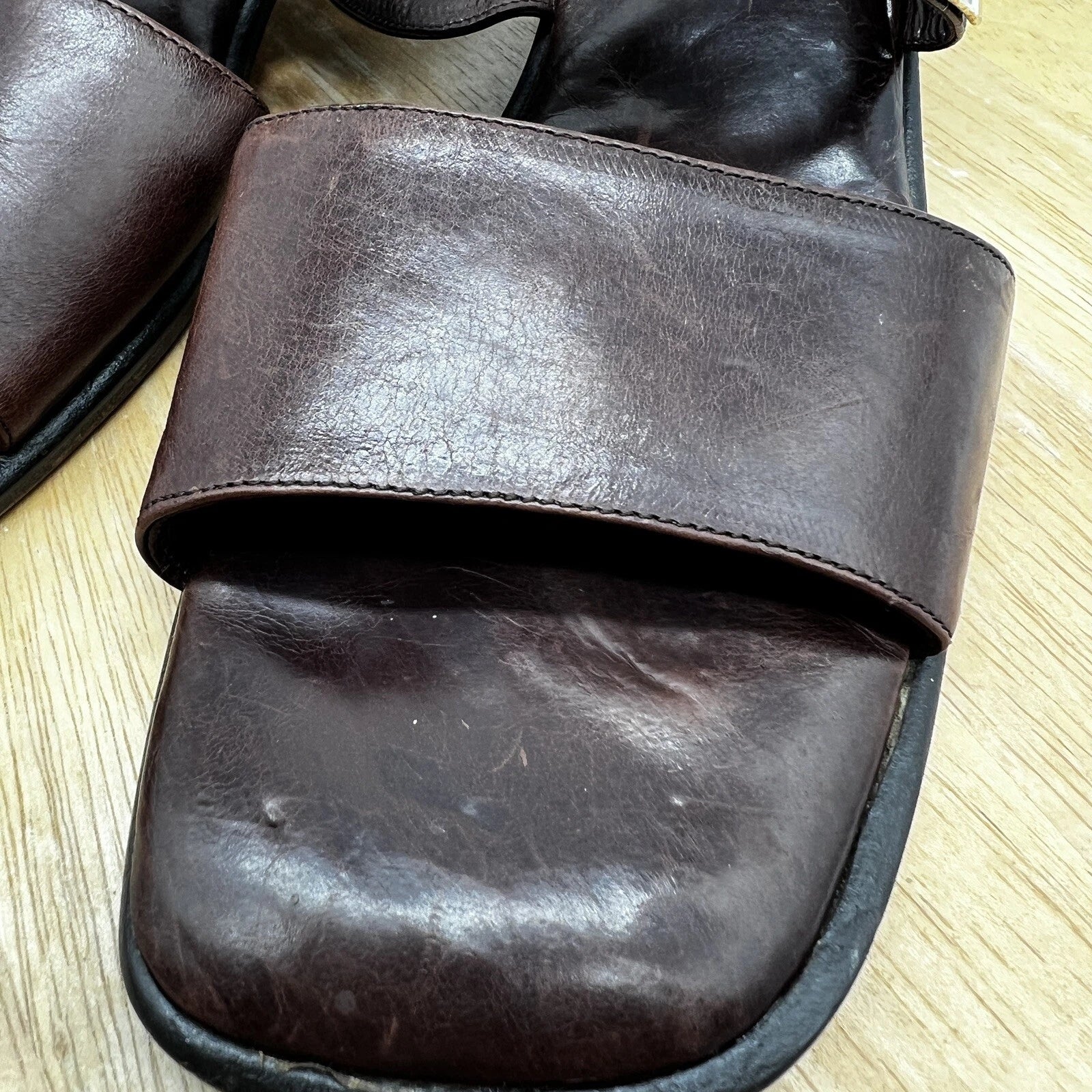 Rangoni Firenze Brown Leather Open-Toe Sandals 8 1/2 AA Made Italy Gold Buckle