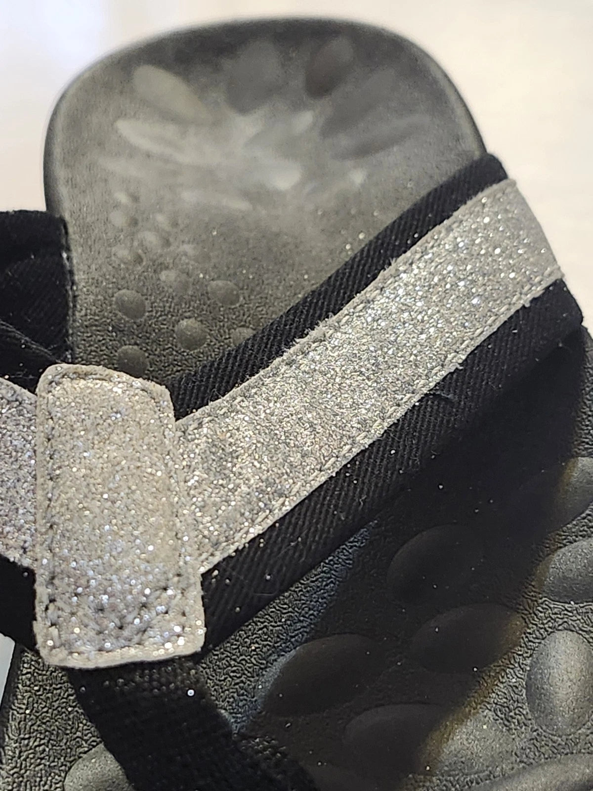 NEW! VIONICA STYLE sz 8 (38) ORTHO SILVER SPARKLE ON BLACK THONG SANDALS  SLIDES