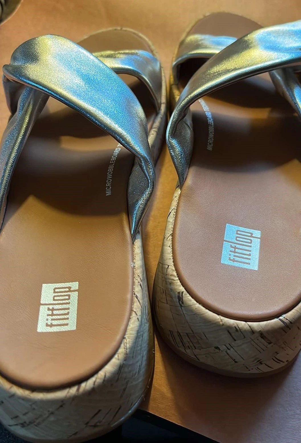 FitFlop Leather Twist Silver Cork Sandals SZ 9 BBQ Summer Parties Comfort Style