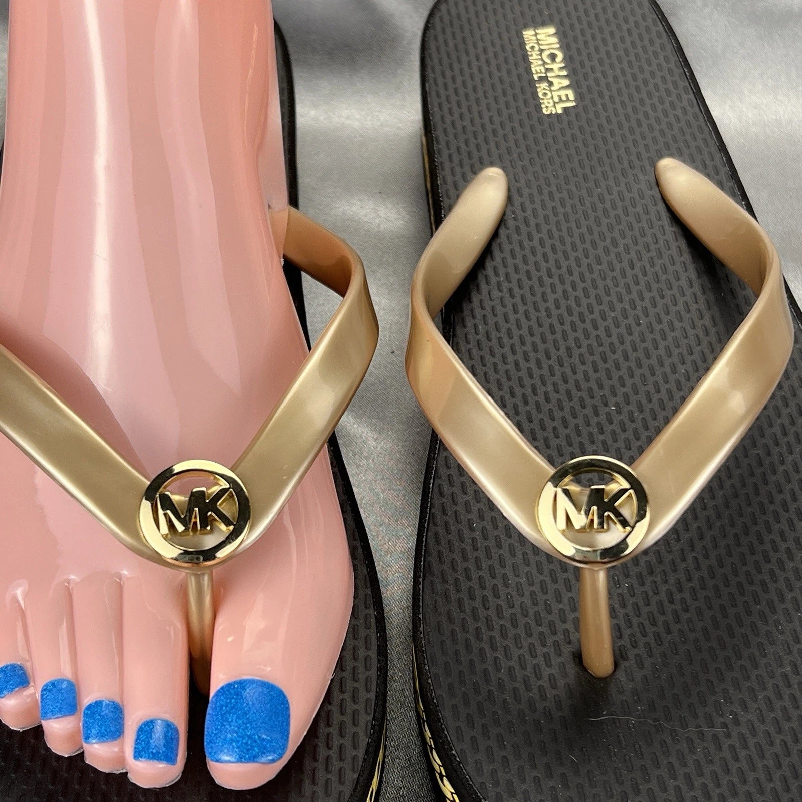 Michael Kors Logo Flip Flops Womens 10 Fashion Sandals Black/Gold RX24D MK Shoes