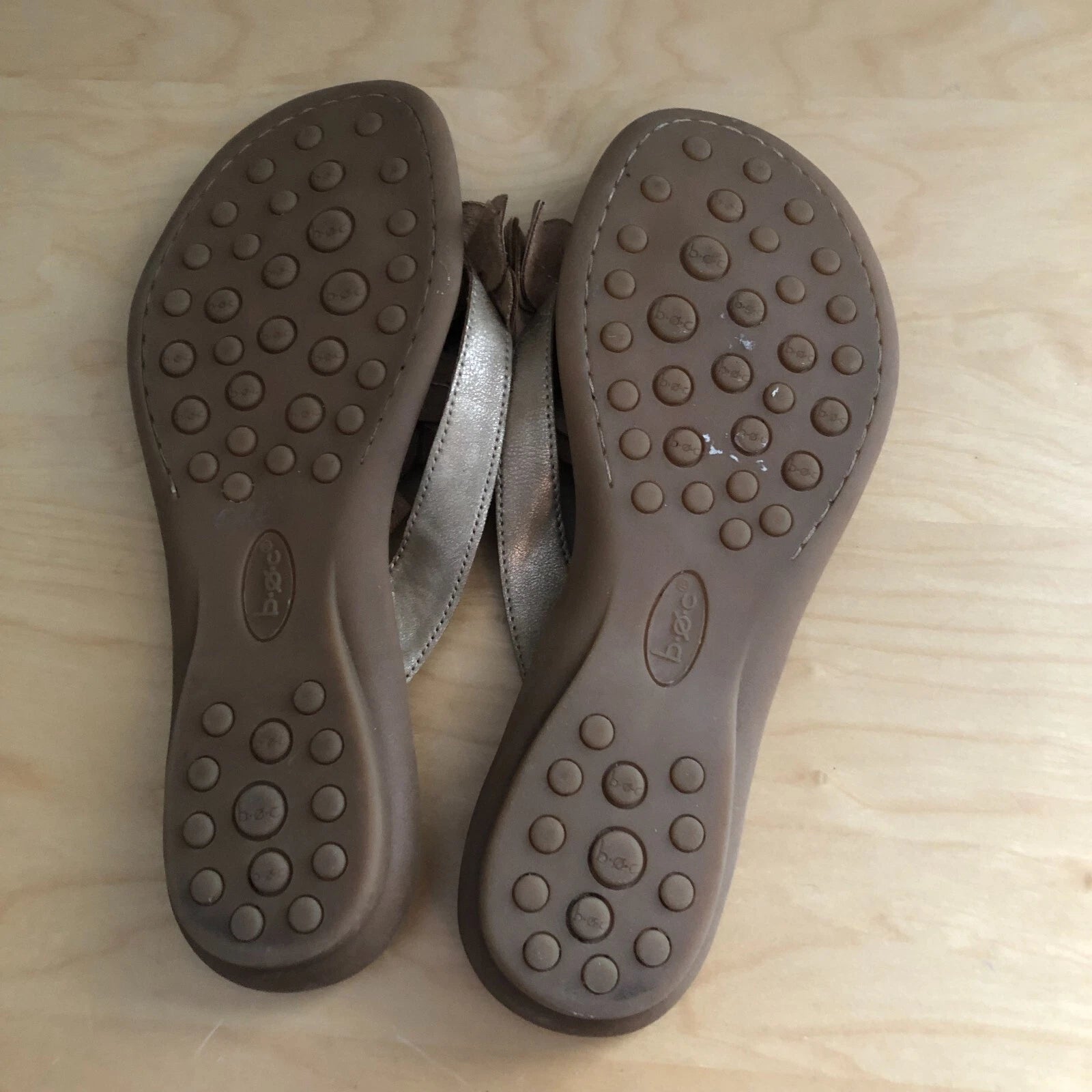 B.O.C Slide Sandals Womens US 9 Gold Metallic Flowers Vegan Leather Flip Flops