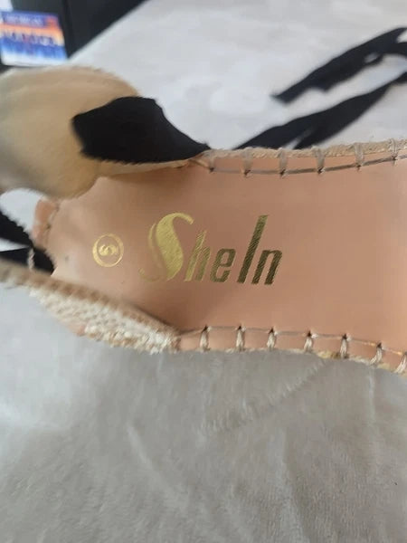 Size 6 Women's Fashionable Lace-up Sandals Size 6 Crocheted Granny Square