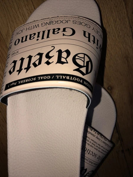 JOHN GALLIANO PARIS Newspaper Gazette Sea Sandals Beach Pool Slides EU 41 Italy