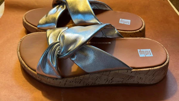 FitFlop Leather Twist Silver Cork Sandals SZ 9 BBQ Summer Parties Comfort Style