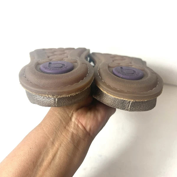 Bionica Womens 9.5M Gold Leather Cross Straps Slide Summer Casual Sandal Slip On