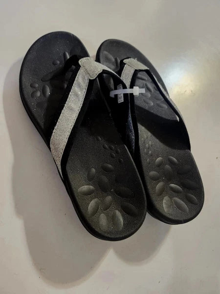 NEW! VIONICA STYLE sz 8 (38) ORTHO SILVER SPARKLE ON BLACK THONG SANDALS  SLIDES
