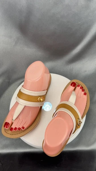 COACH Eileen Turn-lock Slide Sandals Women's 6 B Thong Cream Tan Summer Vacation