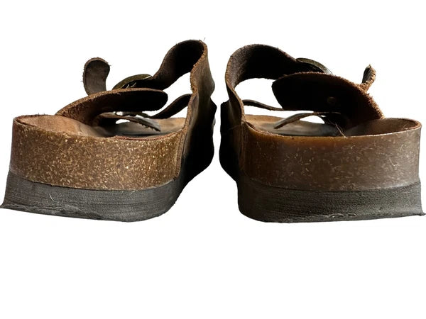 Used Women’s Size 8 Leather Slide Sandals Style Comfort Shoes