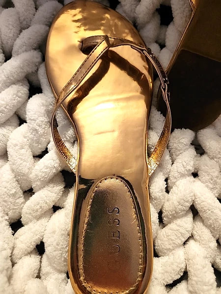 GUESS Sandals Gold Flip Flop Thong Style 8M Rhinestone Bling Dressy Or Casual