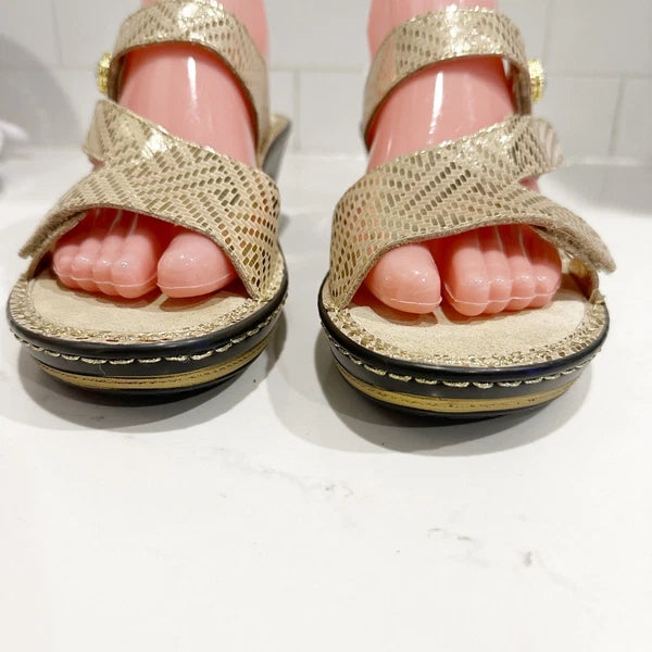 Alegria LOTI Gold Dazzler Sandals Wedge Slides Open Toe Size 39 Shoes