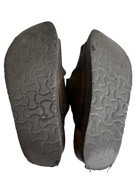 Used Women’s Size 8 Leather Slide Sandals Style Comfort Shoes