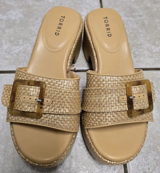 Torrid Womens Size 10 Wide Slip On Platform Sandals Tan Nude Color Raffia Style