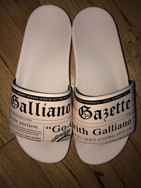 JOHN GALLIANO PARIS Newspaper Gazette Sea Sandals Beach Pool Slides EU 41 Italy