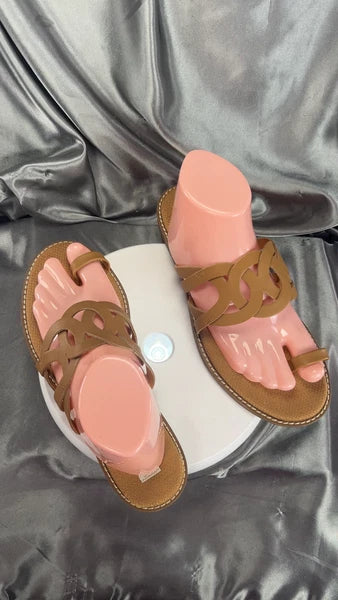 Crown Vintage Aravedi Sandals Women’s 11 Tan Cognac Toe Loop Summer Fashion Shoe