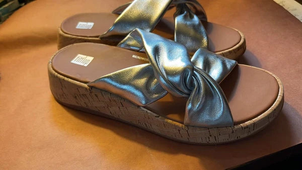 FitFlop Leather Twist Silver Cork Sandals SZ 9 BBQ Summer Parties Comfort Style