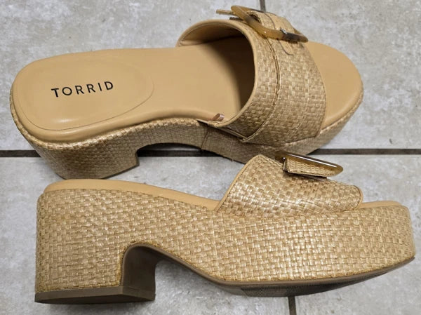 Torrid Womens Size 10 Wide Slip On Platform Sandals Tan Nude Color Raffia Style