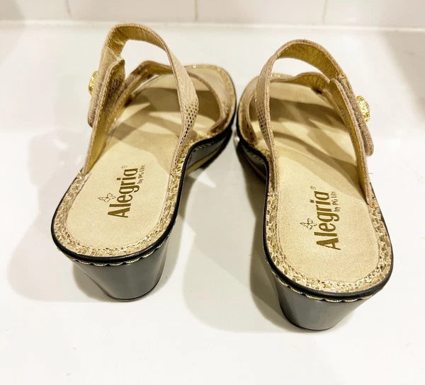Alegria LOTI Gold Dazzler Sandals Wedge Slides Open Toe Size 39 Shoes