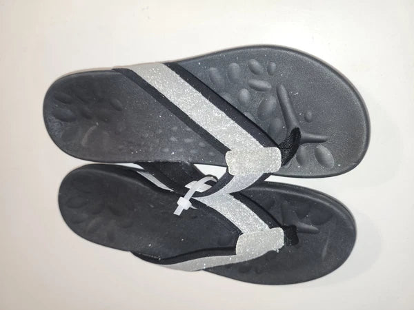 NEW! VIONICA STYLE sz 8 (38) ORTHO SILVER SPARKLE ON BLACK THONG SANDALS  SLIDES
