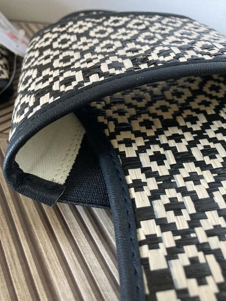 NEW Billabong Woven Raffa Sandals ~ Boho Style Black & Off-White Pattern Sz 10