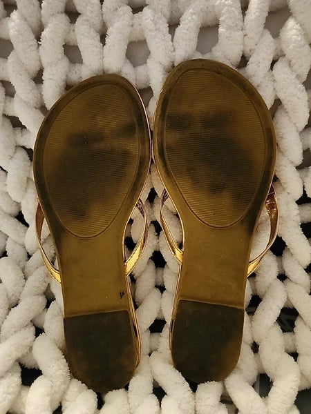 GUESS Sandals Gold Flip Flop Thong Style 8M Rhinestone Bling Dressy Or Casual
