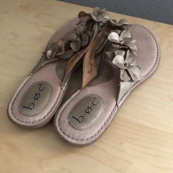 B.O.C Slide Sandals Womens US 9 Gold Metallic Flowers Vegan Leather Flip Flops